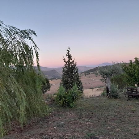 Agriturismo La Stragola Nicosia Luaran gambar